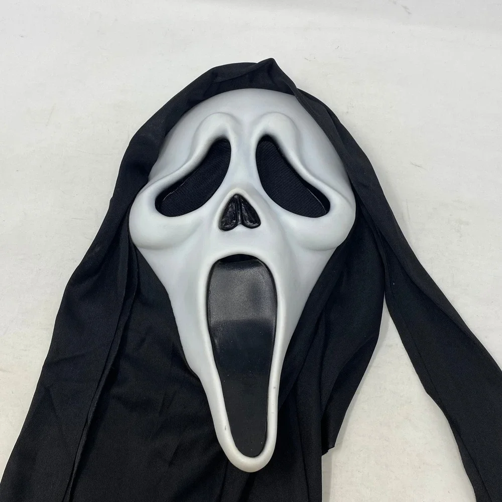 Fun World scream ghostface